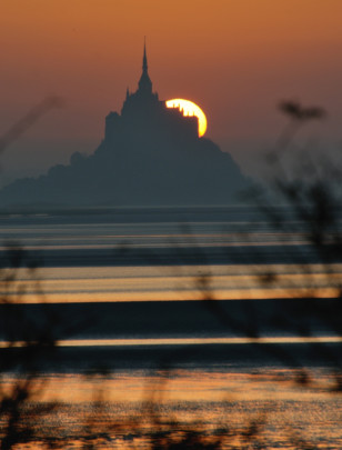 Coucher de soleil derrière le Mont 1