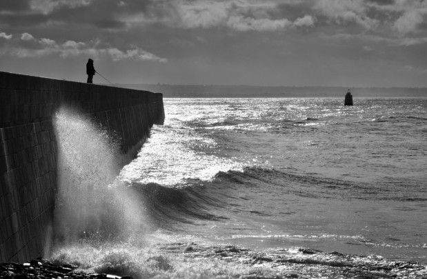 Pêcheur sur la jetée